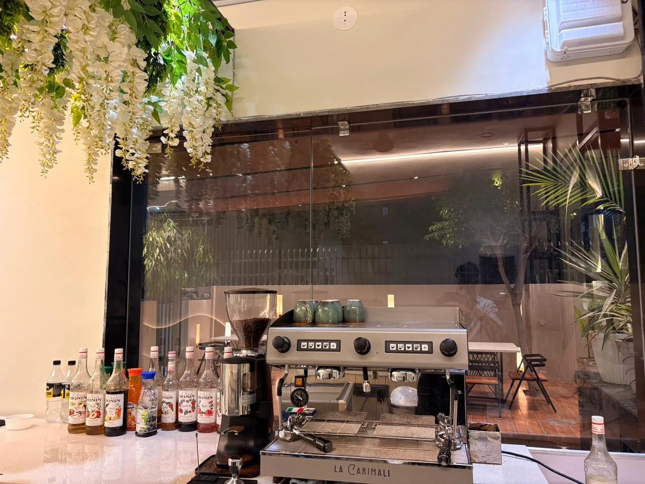 best-veg-restaurant-nh52-laxmangarh, La Carimali Coffee Machine at Mangalam hotel and Restaurant